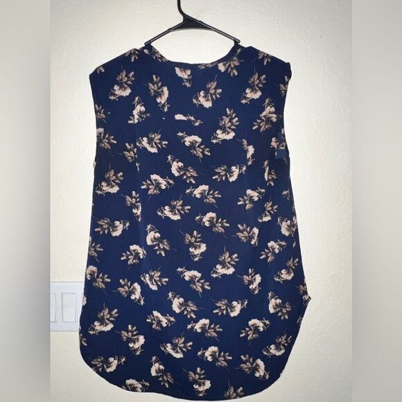 ❄️ NWOT- LADIES BOBEAU SLEEVELESS TOP- SIZE XS- SPRING/SUMMER PARTIAL BUTTON - Picture 3 of 4